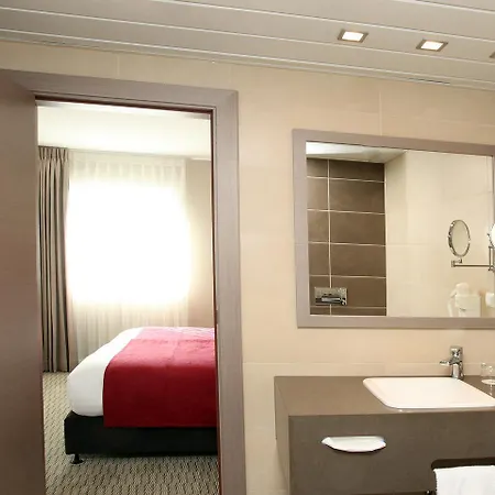 Отель Golden Tulip Reiss 4*