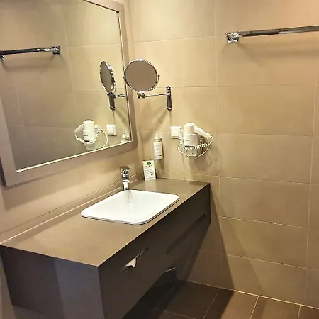 Golden Tulip Reiss 4*
