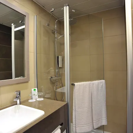Golden Tulip Reiss Hotel 4*