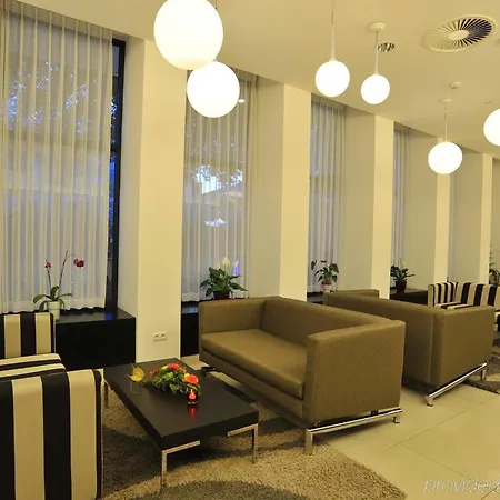Golden Tulip Reiss Hotel